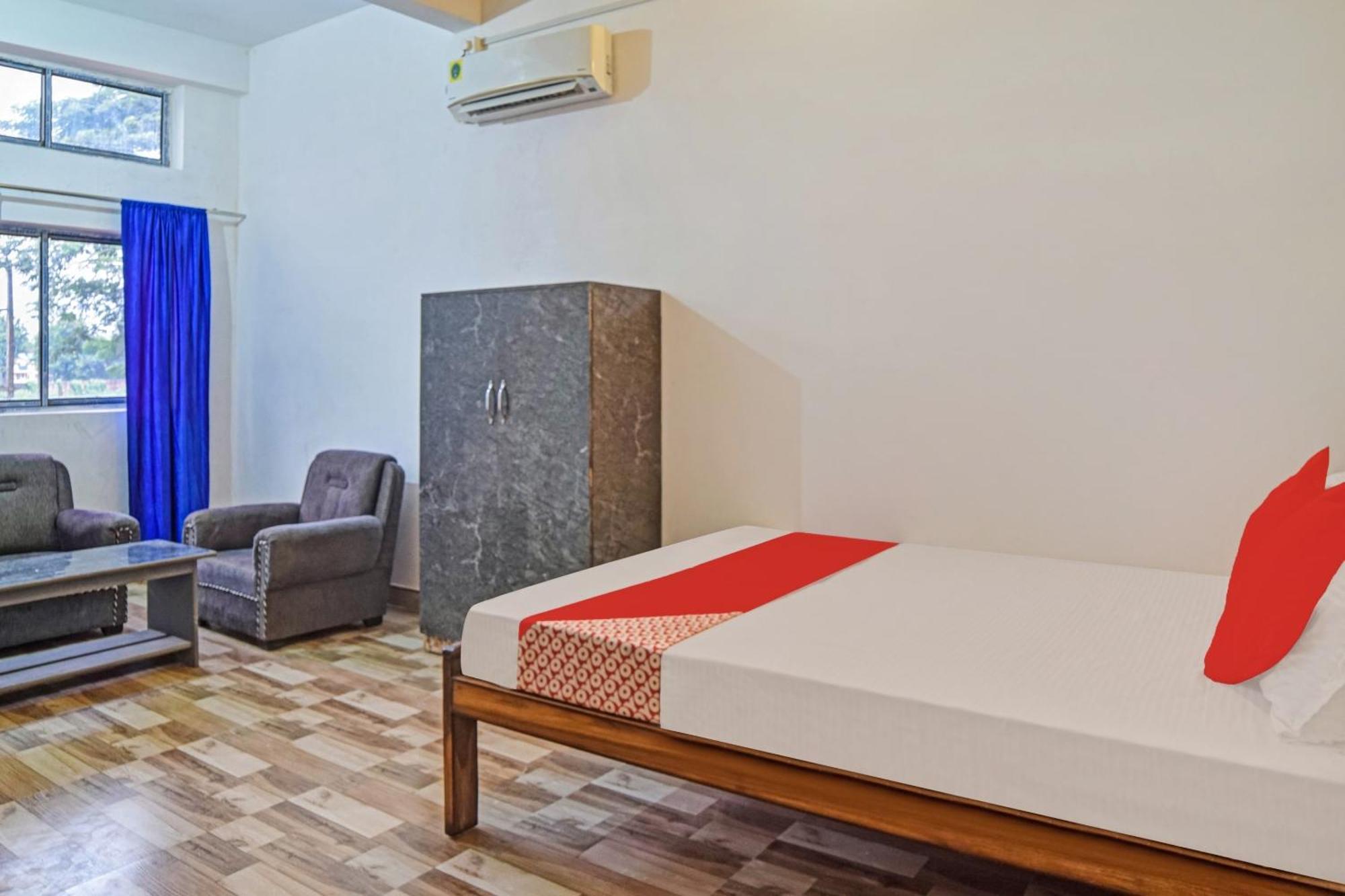 Spot On Jp Guest House Kaharpara Buitenkant foto