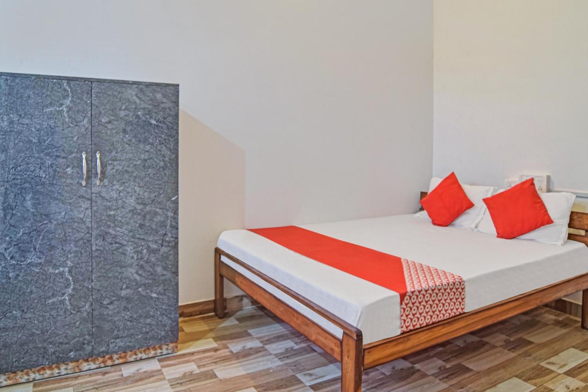 Spot On Jp Guest House Kaharpara Buitenkant foto