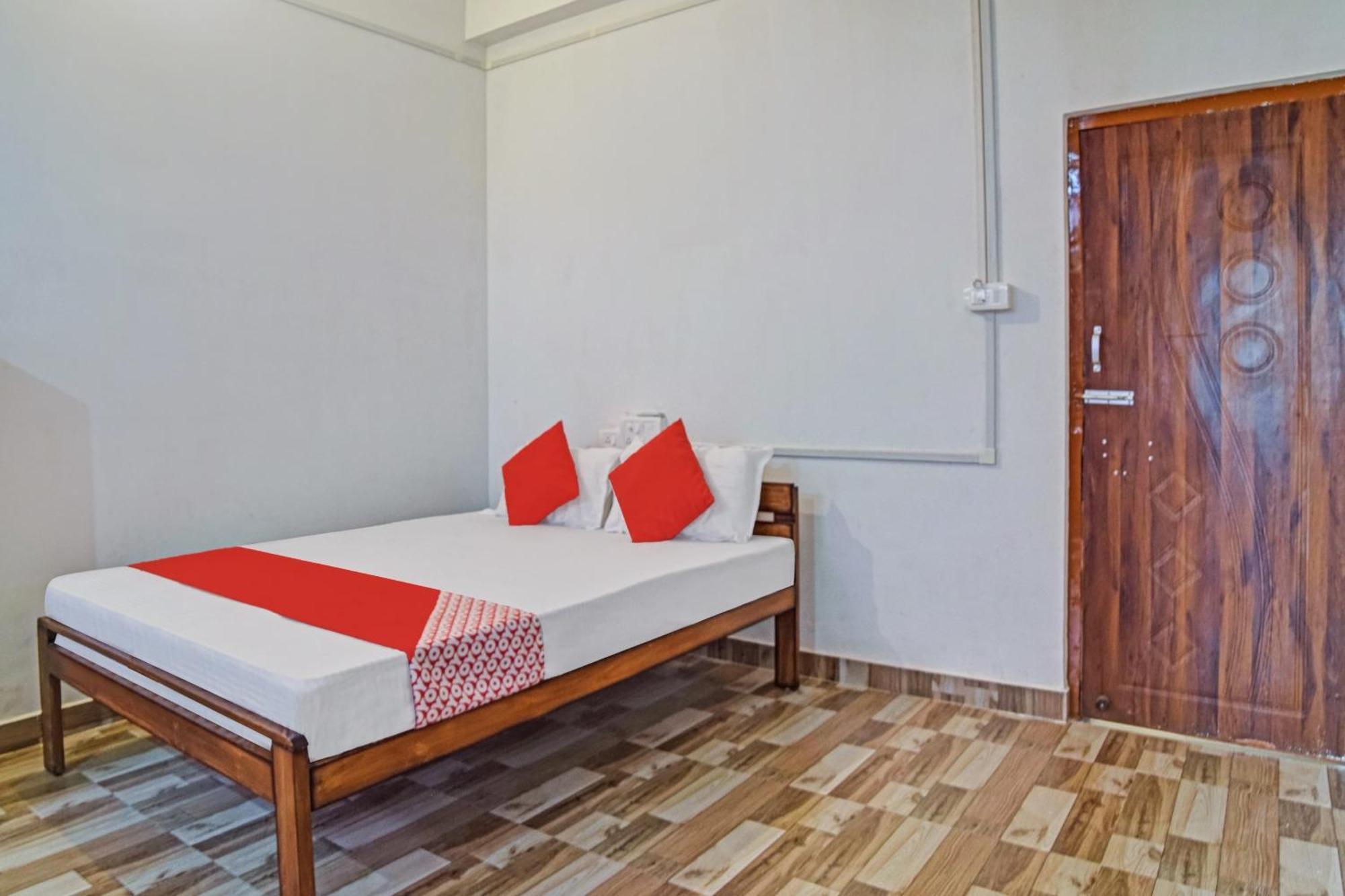 Spot On Jp Guest House Kaharpara Buitenkant foto