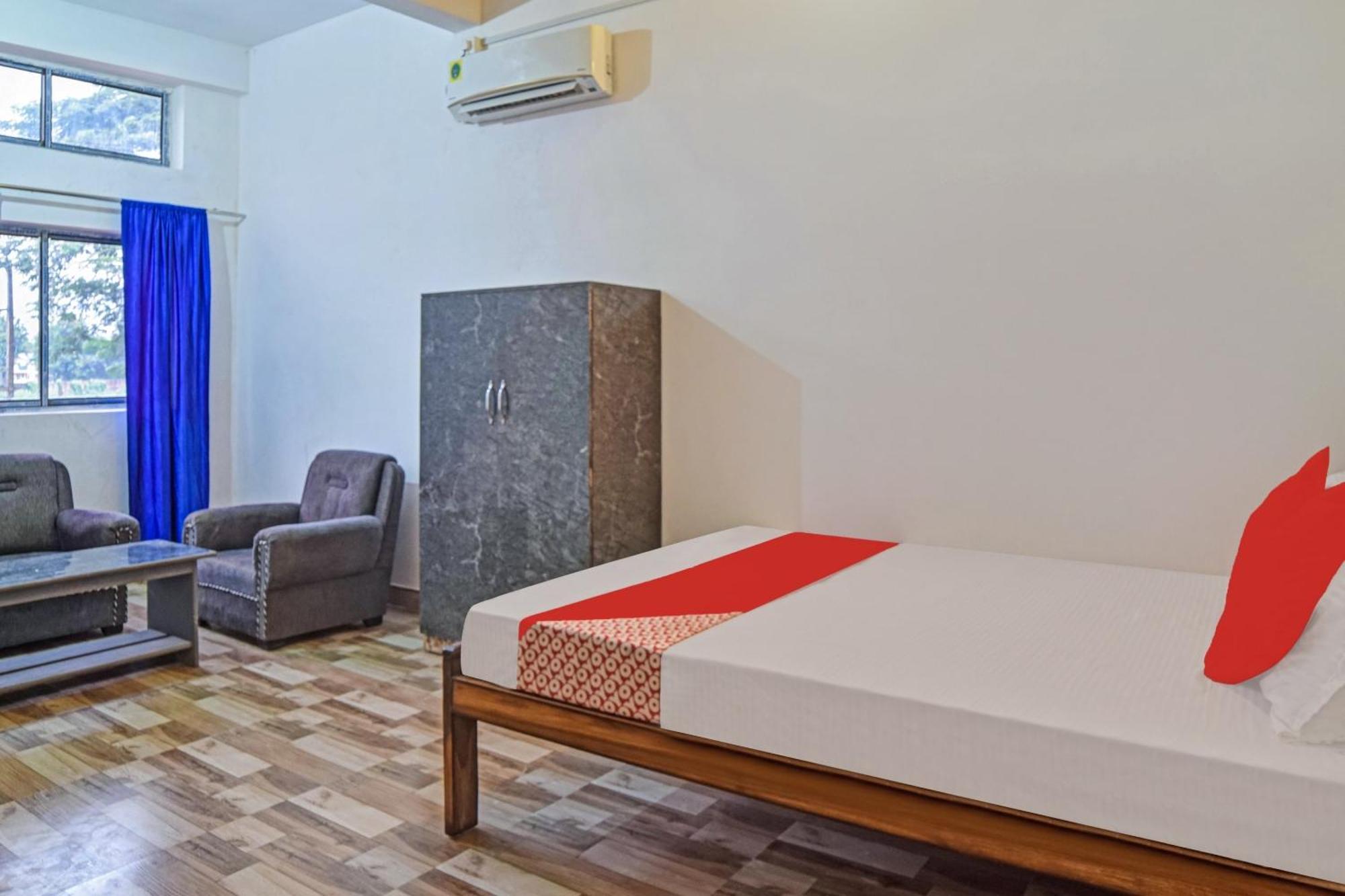Spot On Jp Guest House Kaharpara Buitenkant foto