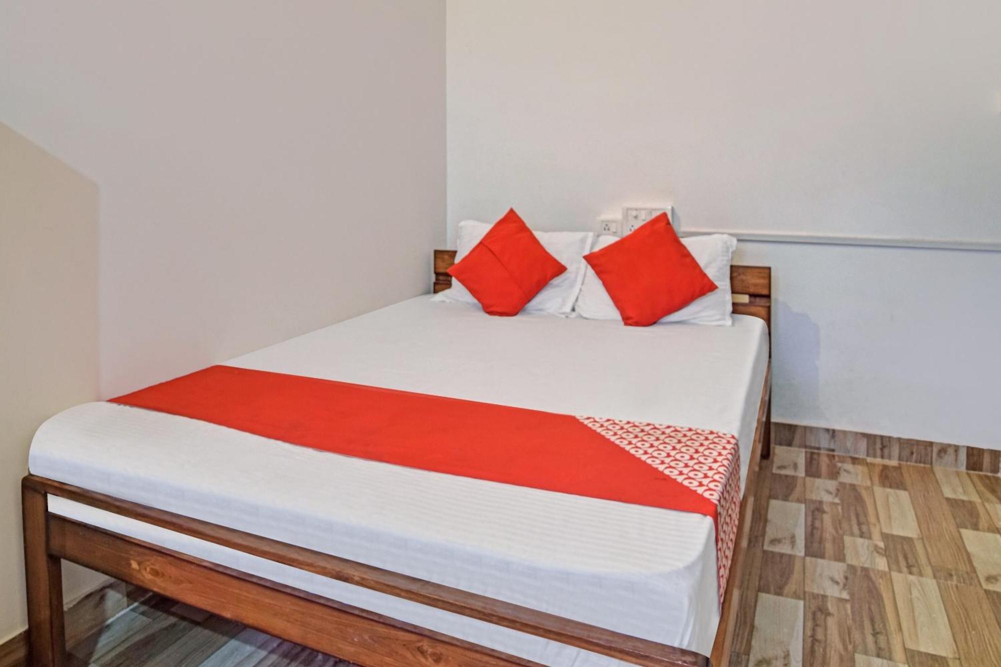 Spot On Jp Guest House Kaharpara Buitenkant foto